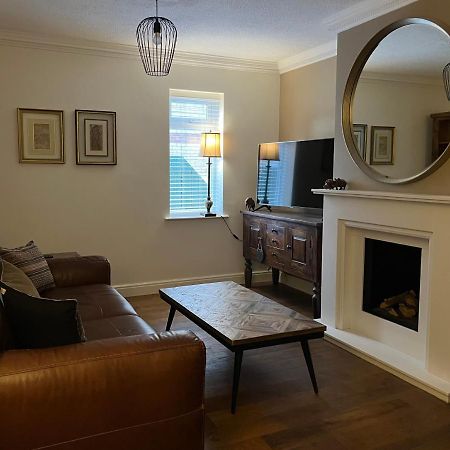 Stunning Beverley Bungalow W Fireplace, Private Parking, And Garden Екстер'єр фото