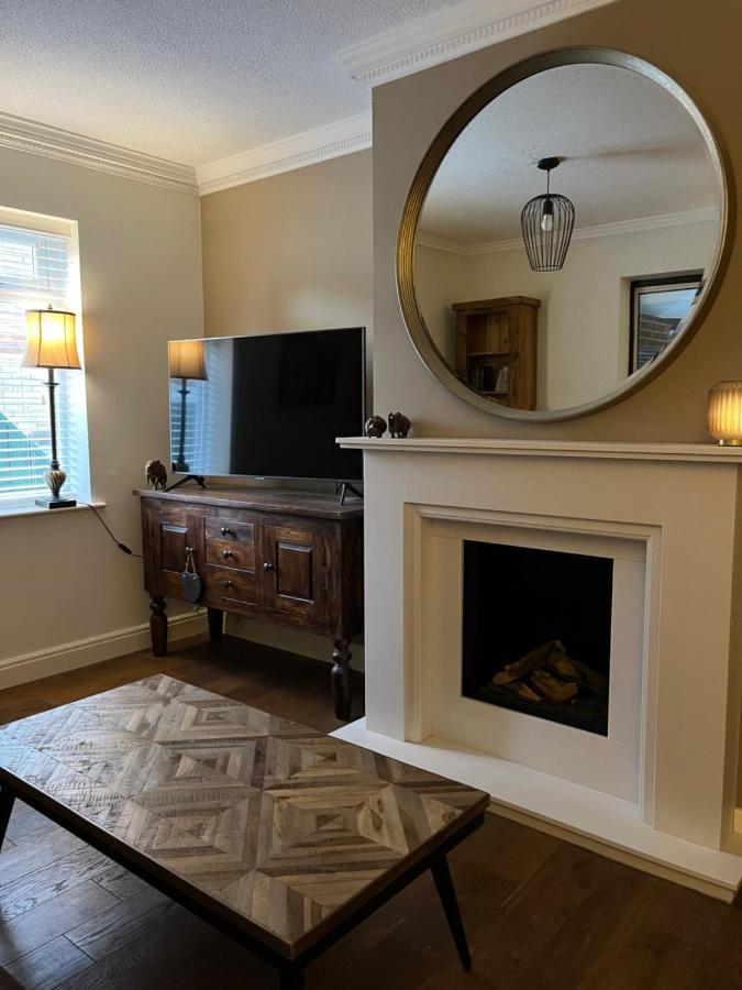 Stunning Beverley Bungalow W Fireplace, Private Parking, And Garden Екстер'єр фото