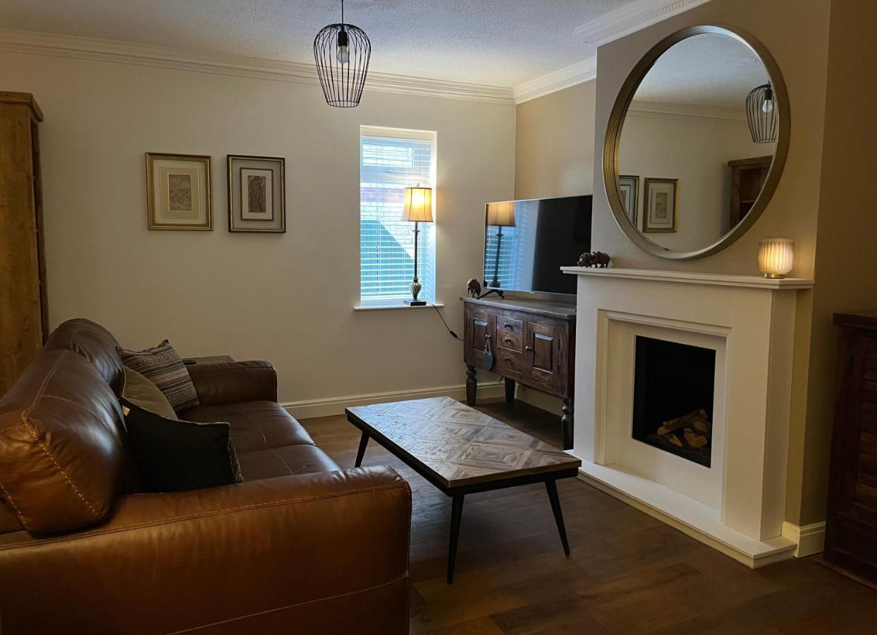 Stunning Beverley Bungalow W Fireplace, Private Parking, And Garden Екстер'єр фото