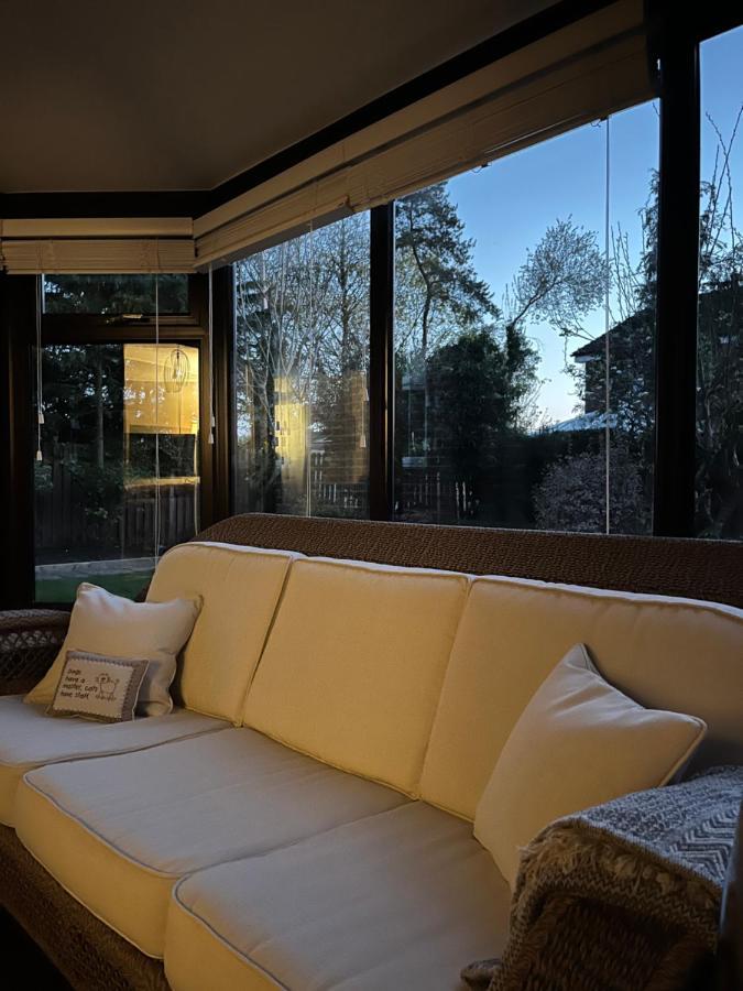 Stunning Beverley Bungalow W Fireplace, Private Parking, And Garden Екстер'єр фото