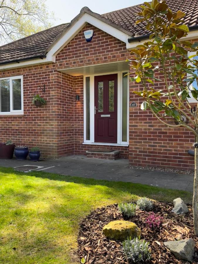 Stunning Beverley Bungalow W Fireplace, Private Parking, And Garden Екстер'єр фото